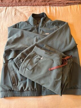 Figs Bonsai Scrub Jacket and Jogger Pants